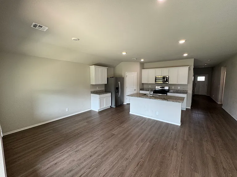 2705 Spring Creek St — Photo 8