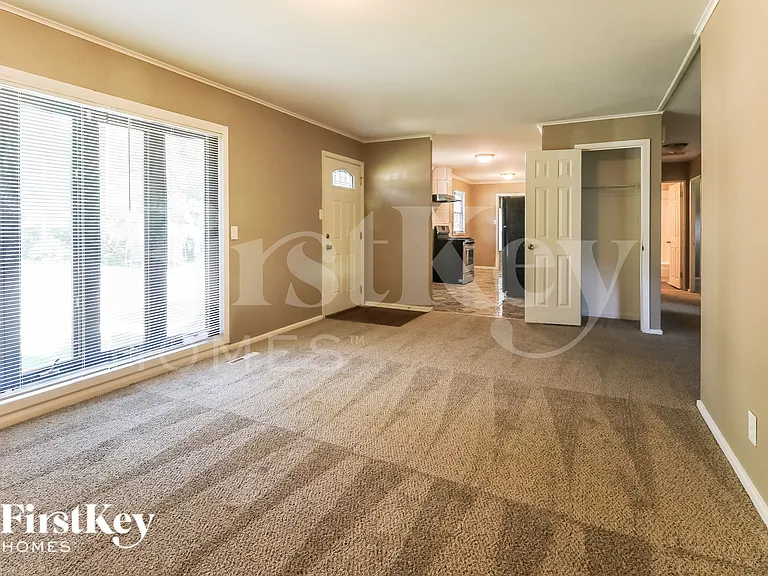 67 Austin Ave — Photo 5