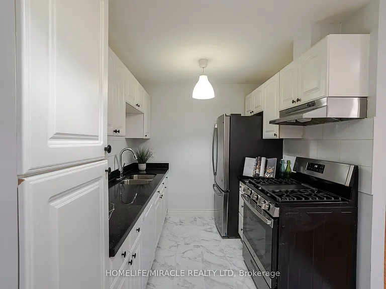 30 Hoskins Sq — Photo 11