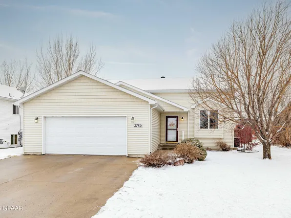 3750 Pendleton Dr, Grand Forks, ND 58201