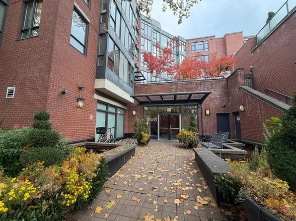 3228 Tupper St #208, Vancouver, BC V5Z 4S7
