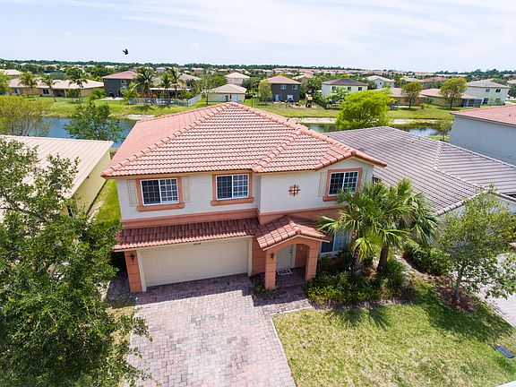 2nd image of 2024 SW Marblehead Way