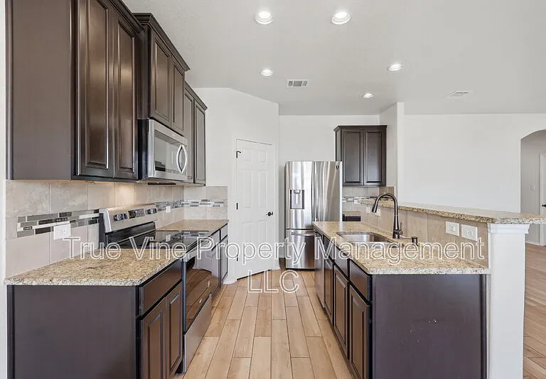 114 Katy Way — Photo 8
