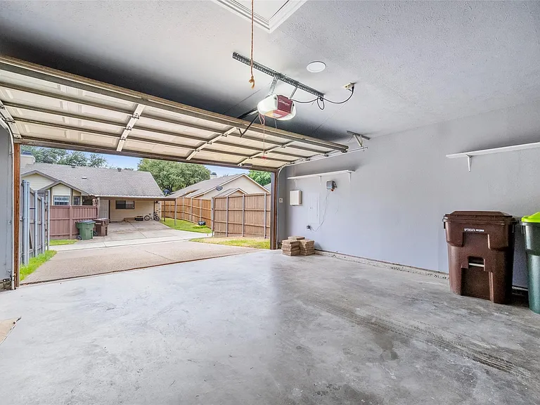 4424 Odessa Dr — Photo 31