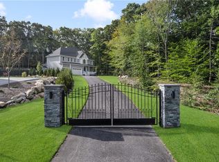 14 Henry Dr, Lincoln, RI 02865