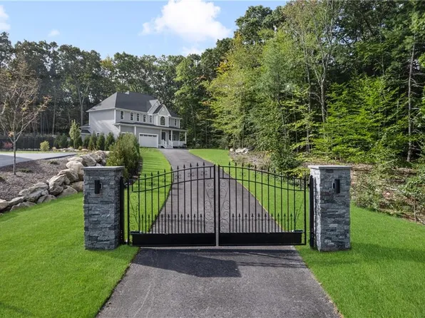 14 Henry Dr, Lincoln, RI 02865