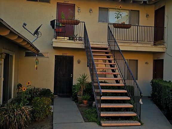 2nd image of 2039 E Evergreen St