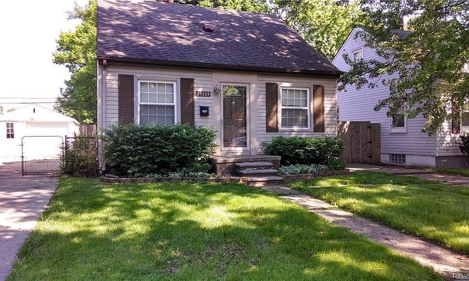 1st image of 19324 Beaconsfield St
