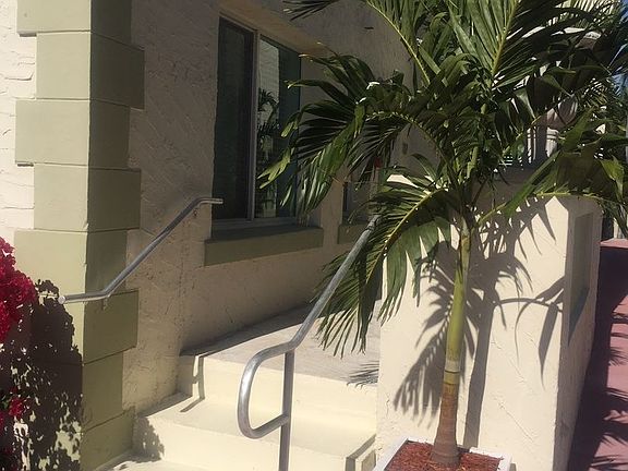 3rd image of 1001 W 46th St #104