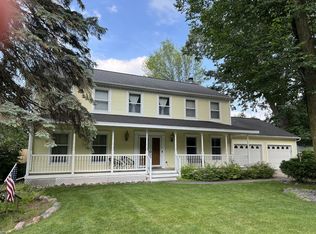 1649 Sylvan Dr, Manitowoc, WI 54220