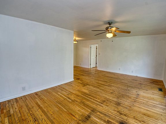 2nd image of 1805 Park Ave