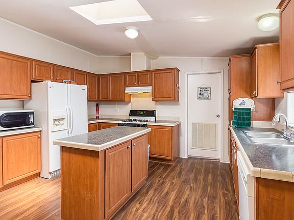 2nd image of 27886 Washington Ave