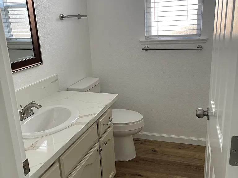 1056 Yellowstone Dr — Photo 6