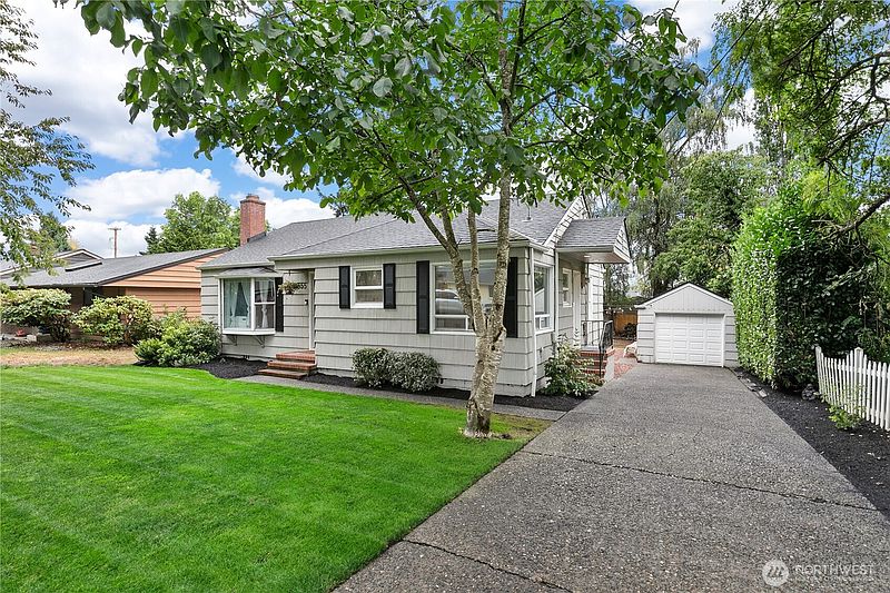 3rd image of 1555 SW Grandview Avenue
