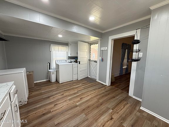 5th image of 206 W Academy Street