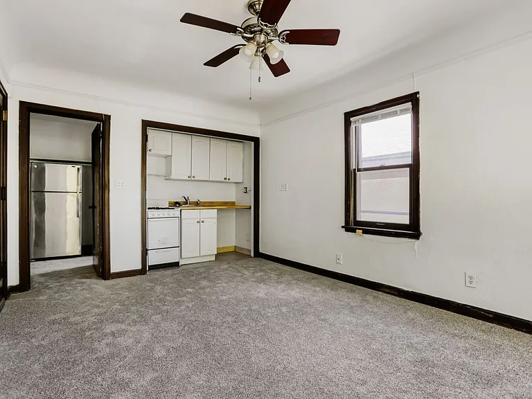 960 Goodrich Ave — Photo 9