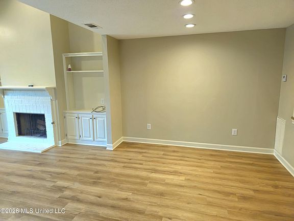 4th image of 408 River Pl