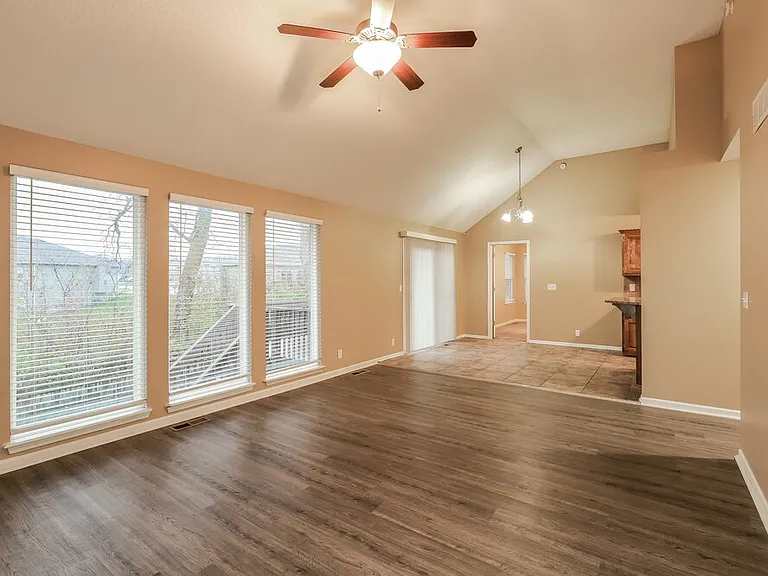 512 Hibiscus Dr — Photo 5