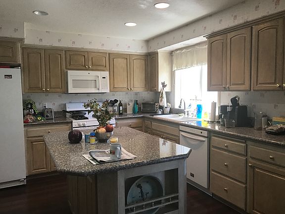 5th image of 427 Sunwood Dr NW
