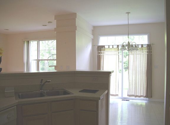 3rd image of 458 Pine Lake Cir