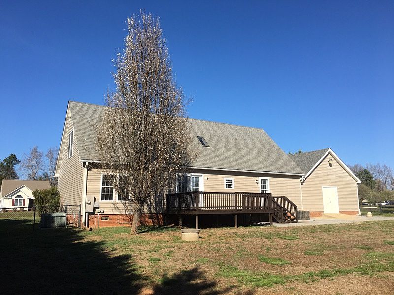 1st image of 1011 Ravenwood Dr