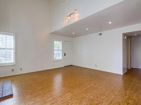 5th image of 1537 Manzana Way