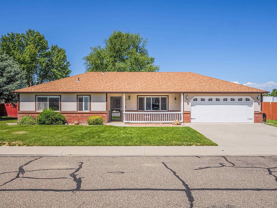 1st image of 697 Pinyon Dr