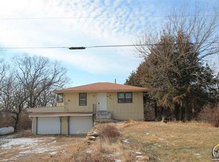 8717 Hilltop Rd, Ozawkie, KS 66070