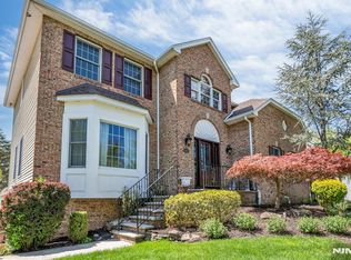 18 Hope St, Montvale, NJ 07645