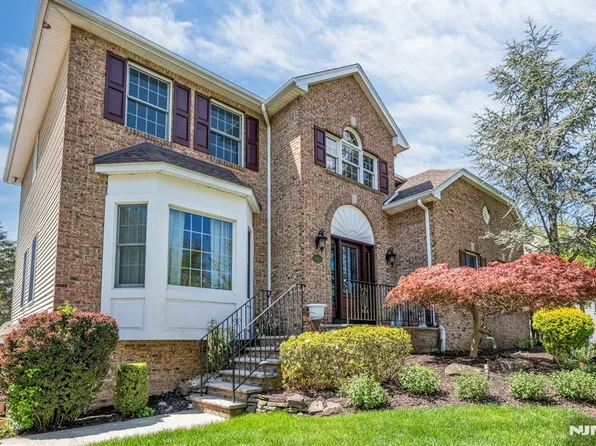 18 Hope St, Montvale, NJ 07645