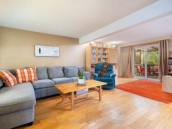 5th image of 209 Elmira Rd S