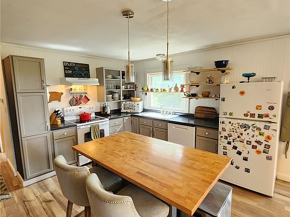 3rd image of 2245 18 3/4 Avenue