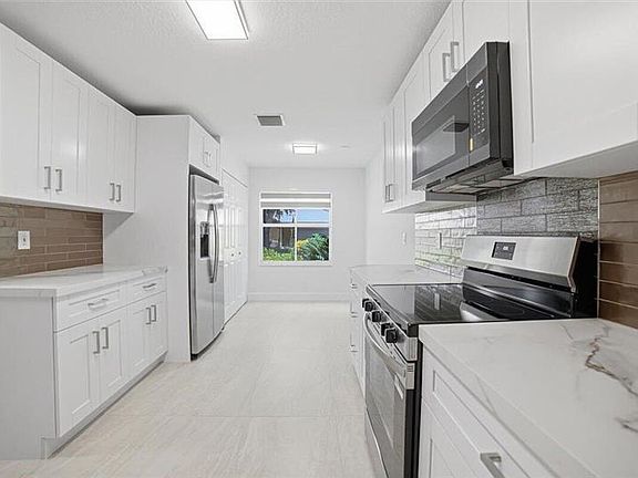 3rd image of 4112 Pine Ridge Ln