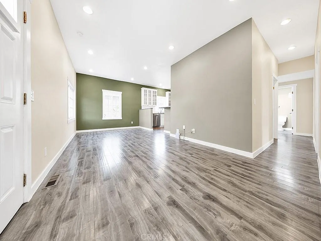 131 E Avenue 45 — Photo 3