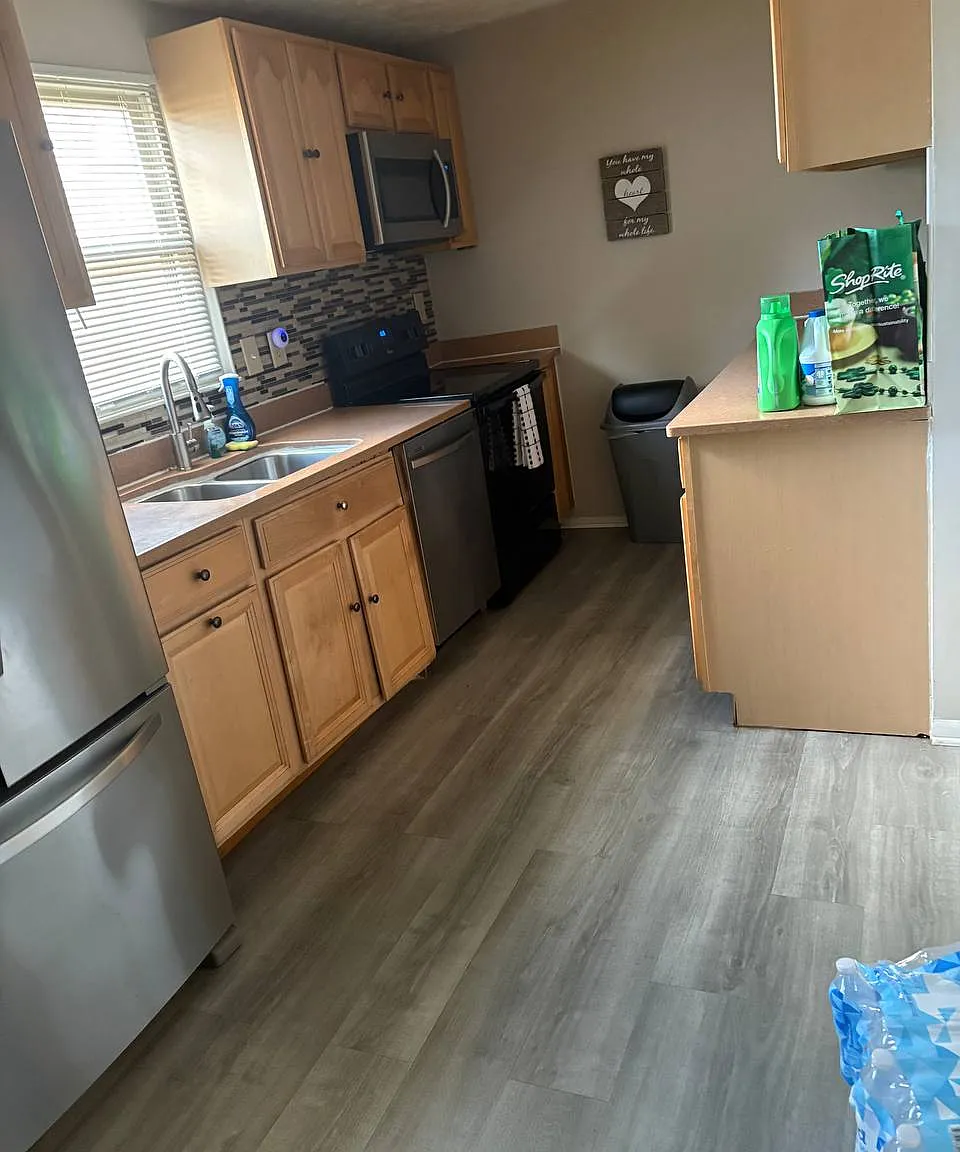 3 bed, 2.5 bath, 1060 sqft, $4,200 — Photo 4