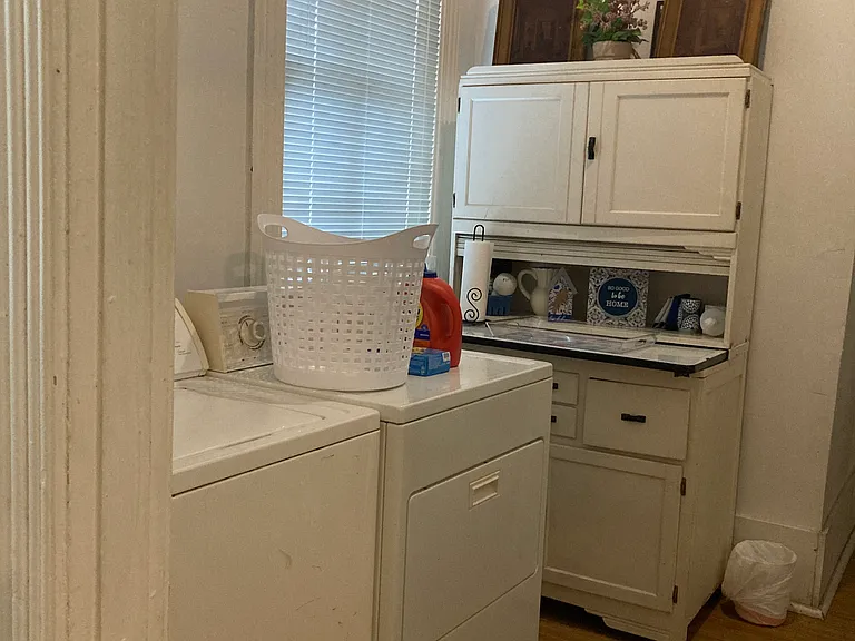 208 W Duffy St #A — Photo 7