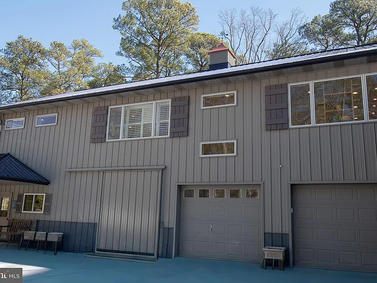 7918 Bloomfield Rd — Photo 1