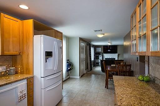 5th image of 213 N Bedford St