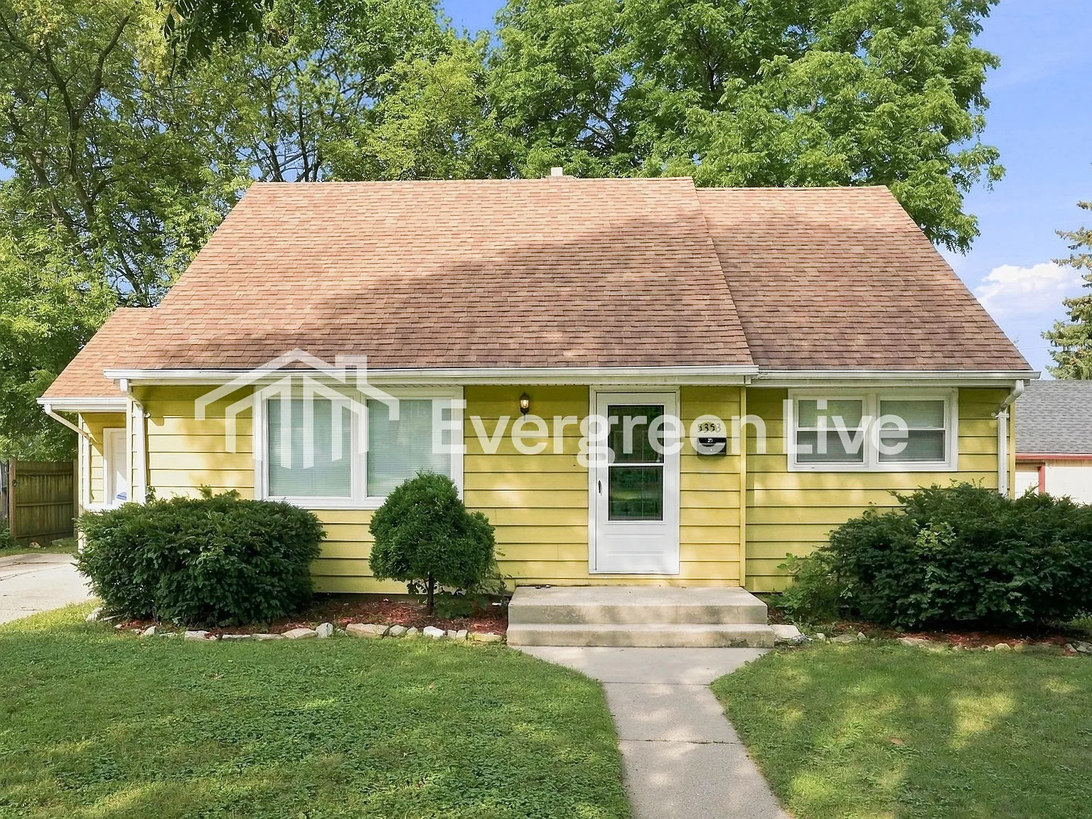 2 bed, 1.0 bath, 976 sqft, $1,545 — Photo 1