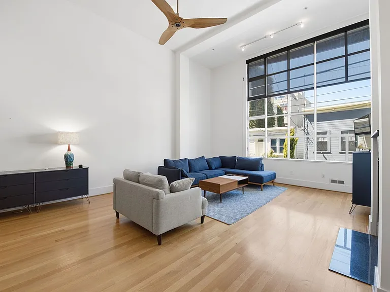 520 6th St #9 — Photo 2