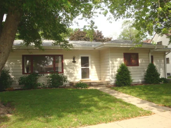 205 S 5th St, Cissna Park, IL 60924
