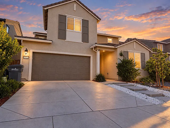 4 bed, 3.0 bath, 2059 sqft, $3,295 — Photo 4