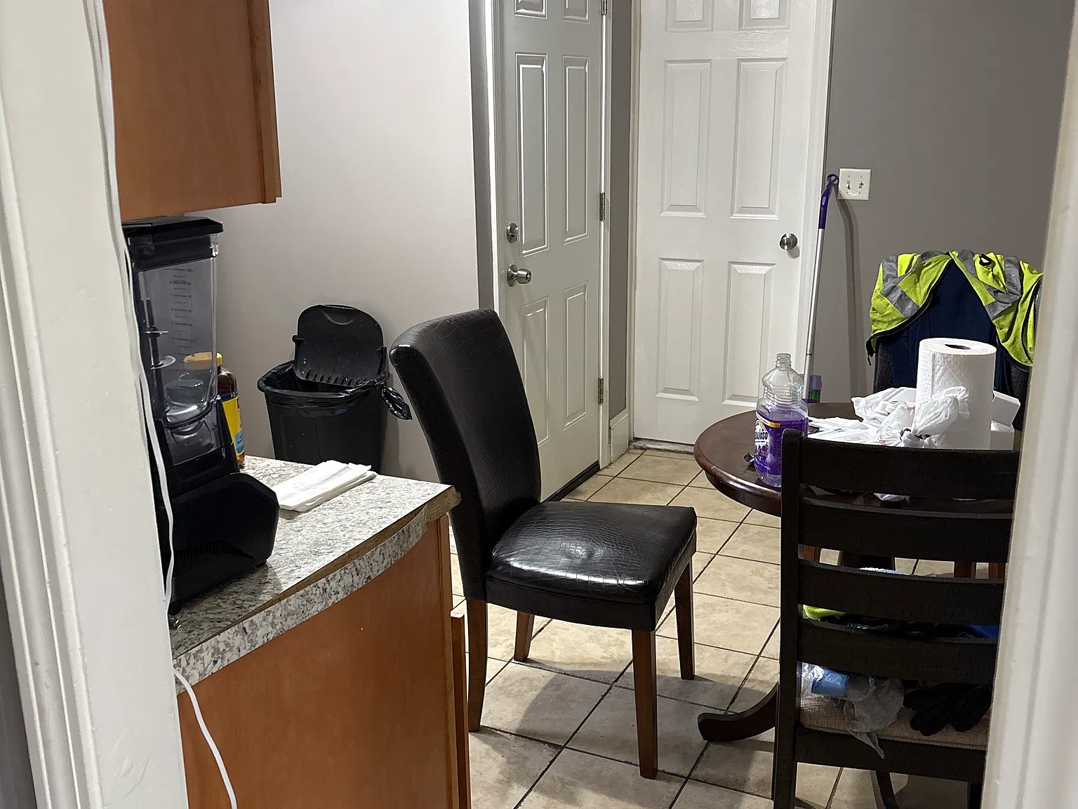 2 bed, 1000 sqft, $1,600 — Photo 3