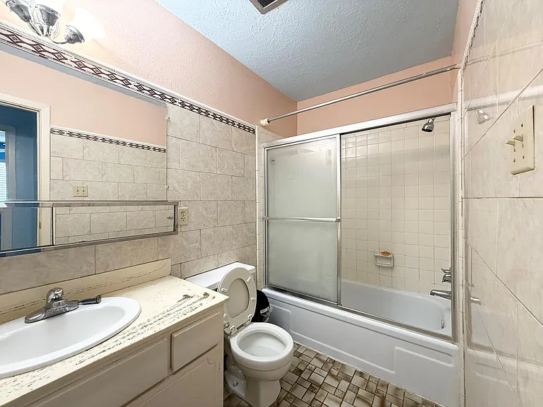 8438 Leawood Blvd #1 — Photo 9