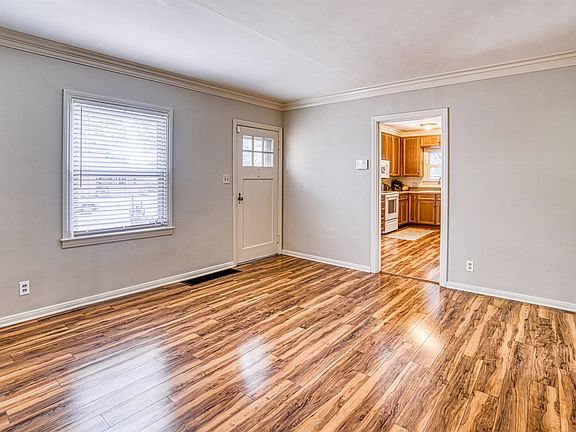 3rd image of 2120 E Powell Ave