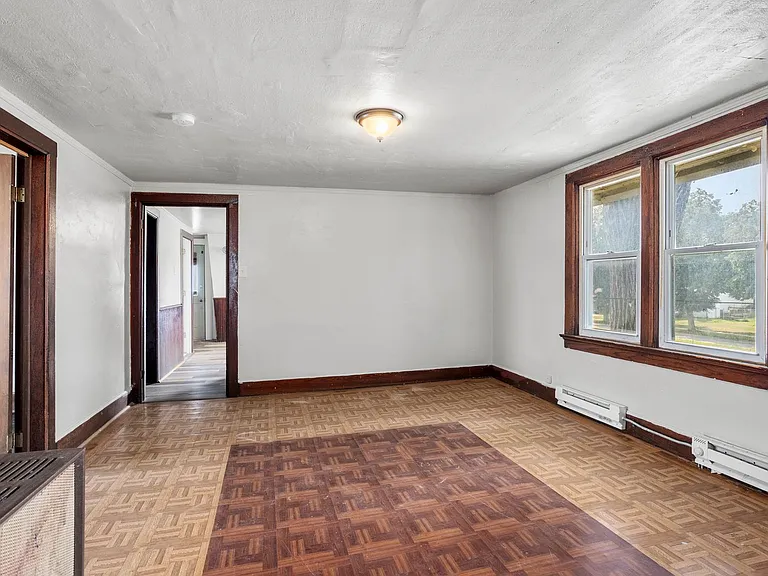 1100 N Van Buren St — Photo 11