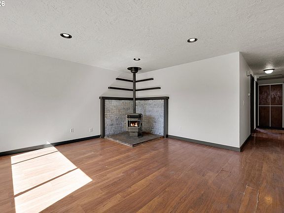 5th image of 344 SE Shafford St