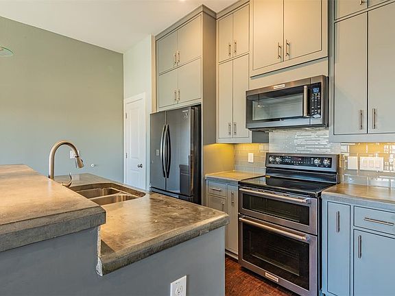 4th image of 1011 Studemont St #205