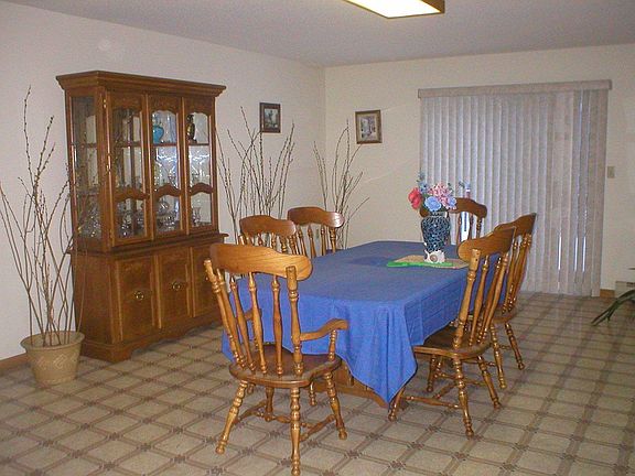 Dining Rm w/sliders to deck