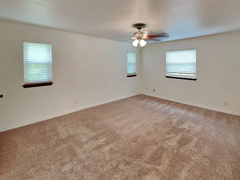 908 East Dr — Photo 12